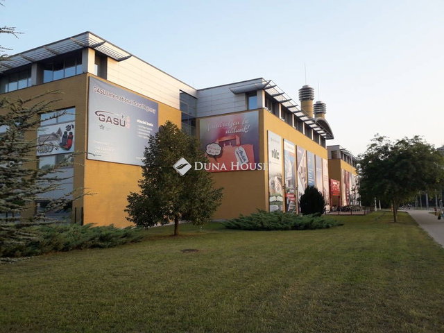 Eladó üzlethelyiség, XV. kerületben, Szentmihályi úton