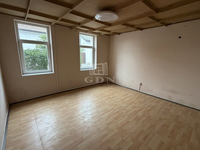 Eladó családi ház, Budapesten, XV. kerületben 39.9 M Ft