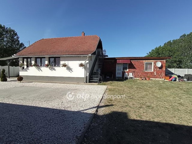 Eladó családi ház, Jászfényszarun 63 M Ft, 4 szobás