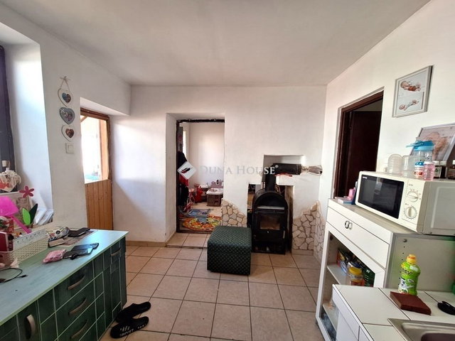 Eladó családi ház, Vértesbogláron 49.8 M Ft, 4 szobás