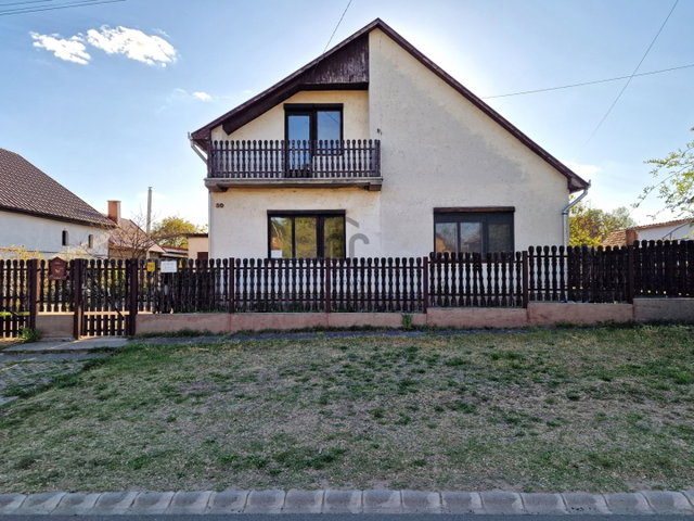 Eladó családi ház, Tégláson 59 M Ft, 4 szobás