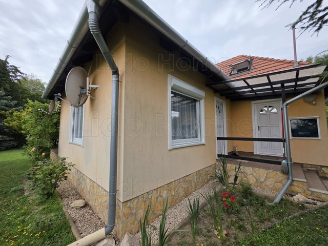 Eladó családi ház, Balatonbogláron 87.8 M Ft, 2+4 szobás
