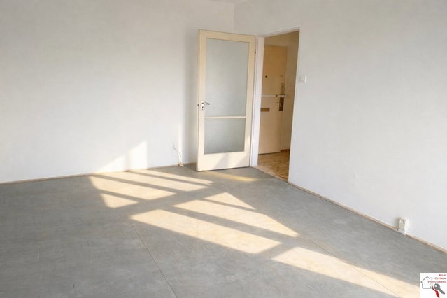 Eladó panellakás, Pécsett 32.9 M Ft, 2 szobás