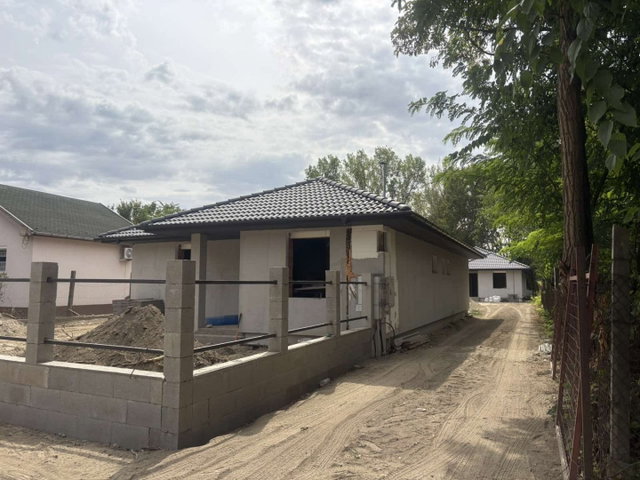 Eladó családi ház, Szigetszentmiklóson 112.9 M Ft, 5 szobás
