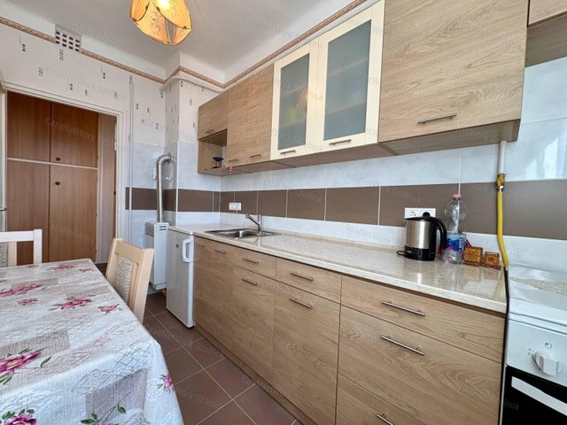Eladó téglalakás, Szolnokon 32 M Ft, 2 szobás