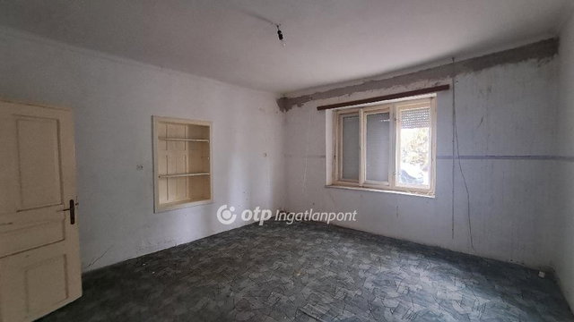 Eladó családi ház, Kenderesen 8.6 M Ft, 2 szobás