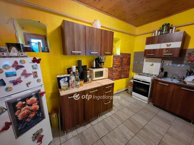 Eladó családi ház, Karcagon 11 M Ft, 1+1 szobás