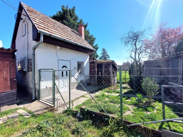 Eladó családi ház, Balatonfüreden 12 M Ft, 2 szobás