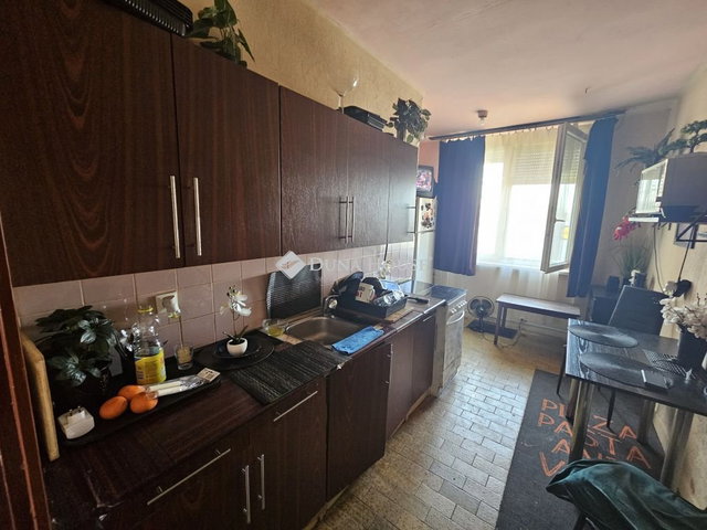 Eladó panellakás, Dorogon, Gorkij utcában 39.98 M Ft, 2 szobás