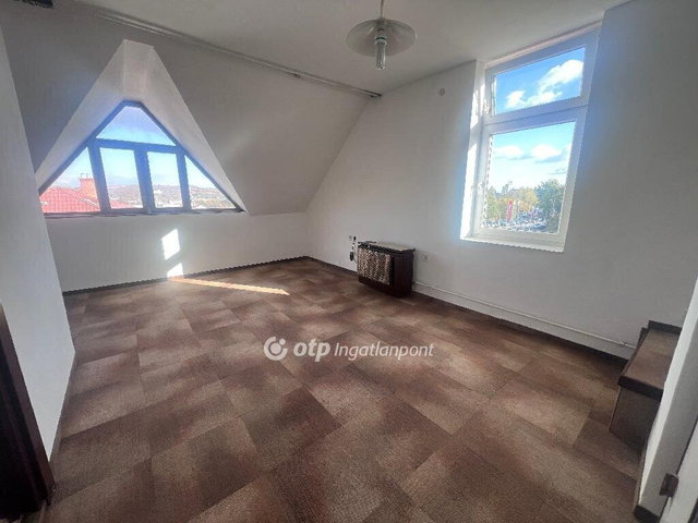 Eladó panellakás, Egerben 33.9 M Ft, 2 szobás