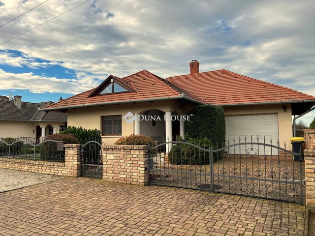 Eladó családi ház, Balatonberényben 149.5 M Ft, 6 szobás