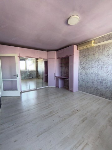 Eladó panellakás, Szolnokon 28.9 M Ft, 2 szobás