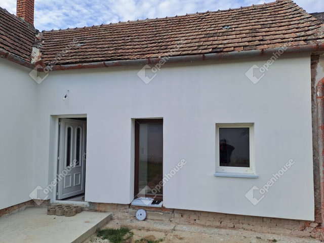 Eladó családi ház, Nemesrempehollóson 25 M Ft, 2 szobás