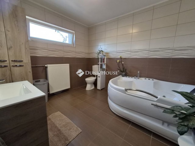 Eladó családi ház, Bátmonostoron 59.99 M Ft, 5 szobás