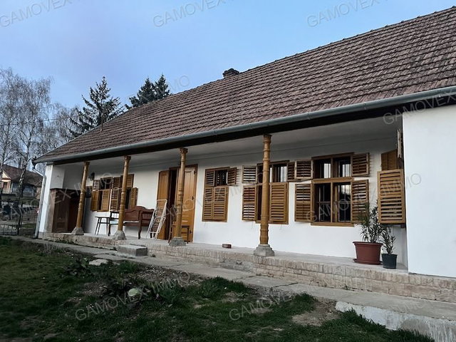 Eladó családi ház, Závodon 34.991 M Ft, 4 szobás