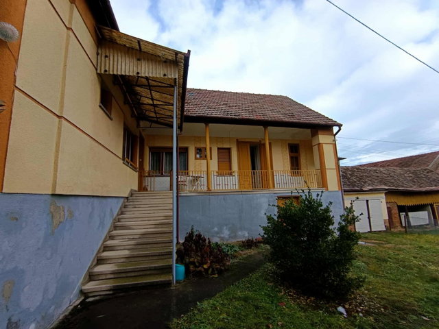 Eladó családi ház, Komlón 38 M Ft, 4 szobás