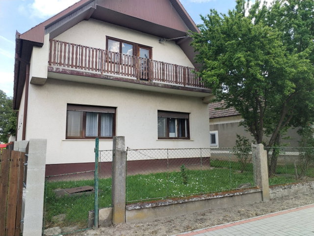 Eladó családi ház, Balatonszentgyörgyön 59.9 M Ft, 6 szobás