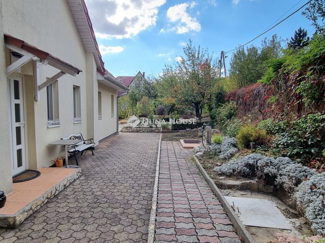 Eladó családi ház, Sukorón 170 M Ft, 5 szobás