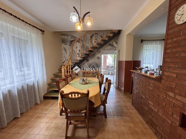 Eladó családi ház, Kecskeméten 99.9 M Ft, 4 szobás