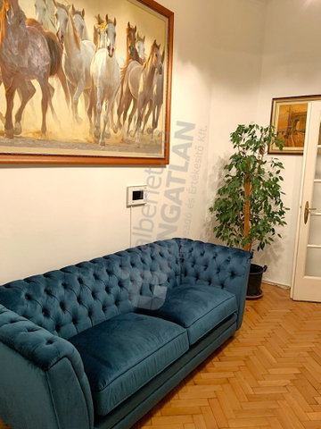 Kiadó iroda, Budapesten, VI. kerületben, Nagymező utcában