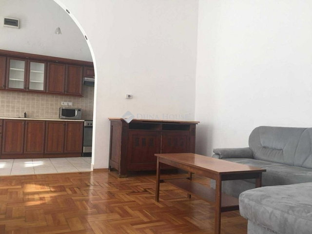 Eladó téglalakás, Budapesten, VI. kerületben 85.5 M Ft, 1 szobás