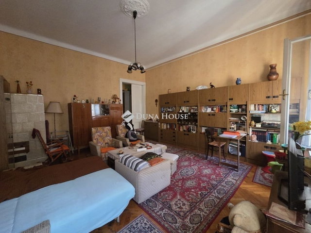 Eladó téglalakás, Budapesten, VI. kerületben 59.9 M Ft, 1 szobás