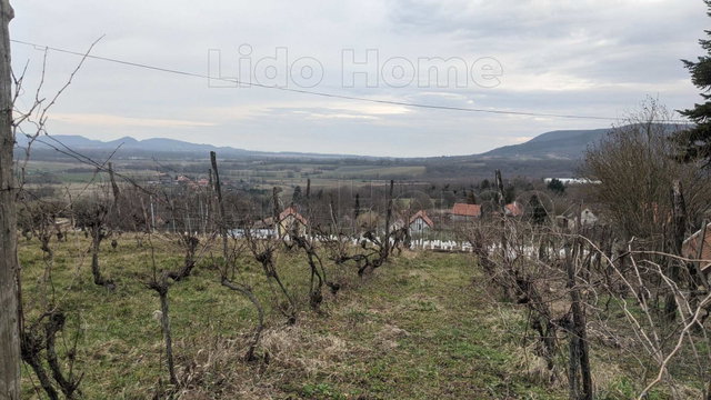 Eladó nyaraló, Lesencetomajon 105 M Ft, 1 szobás