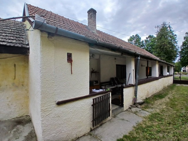 Eladó családi ház, Siklóson 18 M Ft, 3 szobás