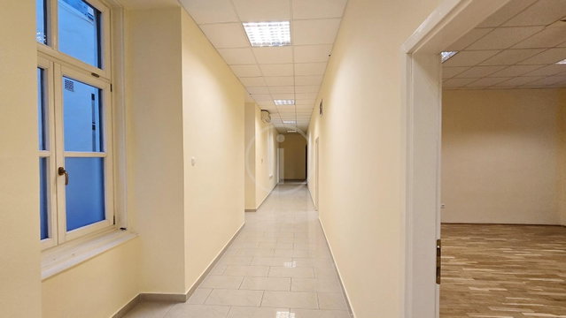 Kiadó iroda, Budapesten, V. kerületben, Ferenciek terén, 3 szobás