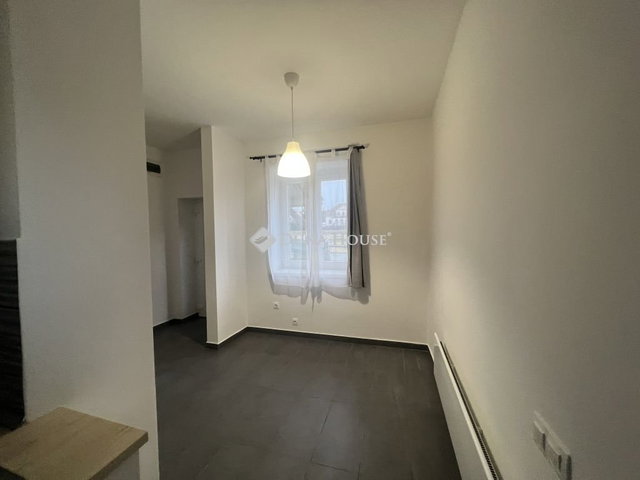 Eladó ikerház, Veszprémben 44 M Ft, 2 szobás