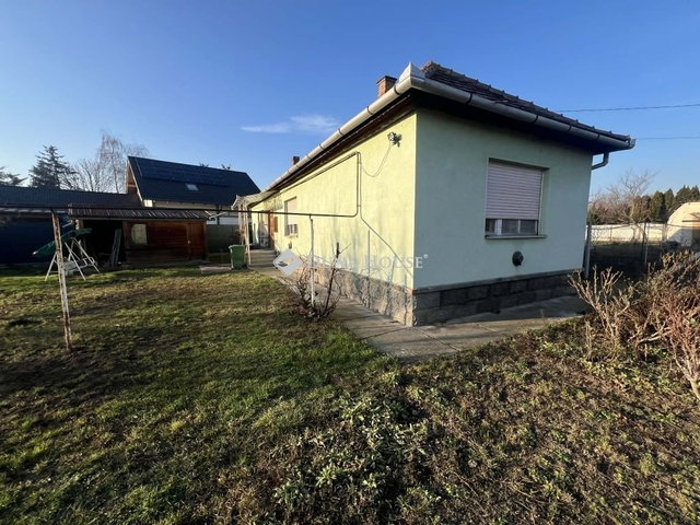 Eladó családi ház, Jászberényben 24.4 M Ft, 2 szobás