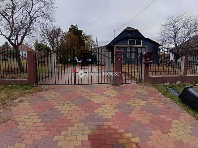 Eladó családi ház, Kisbéren 18 M Ft, 2 szobás