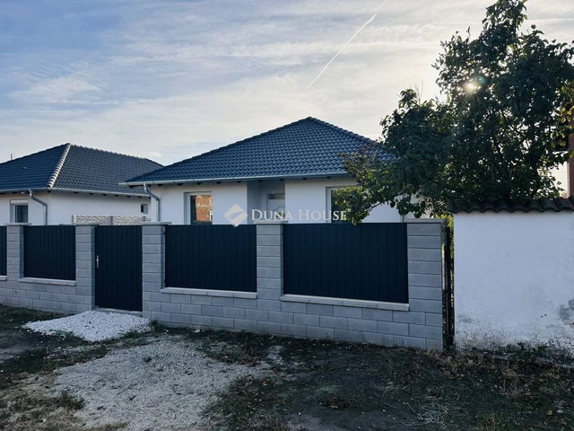 Eladó családi ház, Dunavarsányban 125 M Ft, 5 szobás