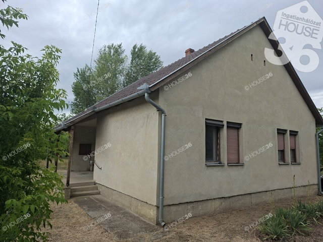 Eladó családi ház, Kiskunfélegyházán 25 M Ft, 2 szobás
