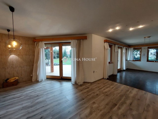 Eladó családi ház, Székesfehérvárott 179 M Ft, 5+2 szobás