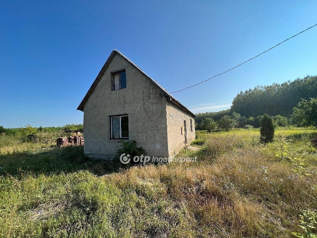 Eladó családi ház, Ároktőn 1.5 M Ft, 3 szobás