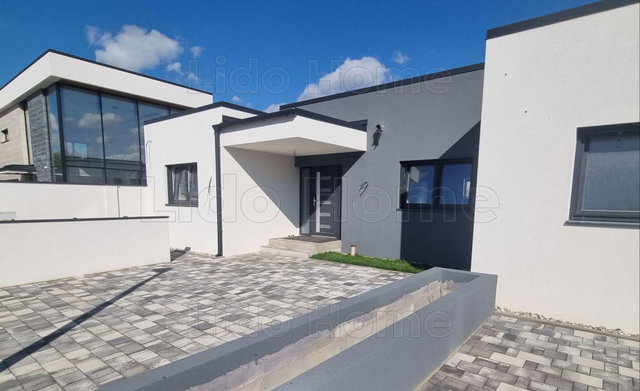 Eladó családi ház, Siófokon 89.9 M Ft, 3 szobás