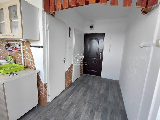 Eladó panellakás, Ózdon, Vasvár úton 8.9 M Ft, 1 szobás