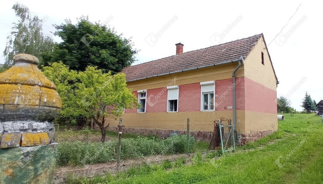 Eladó családi ház, Csömödéren 9.5 M Ft, 2 szobás