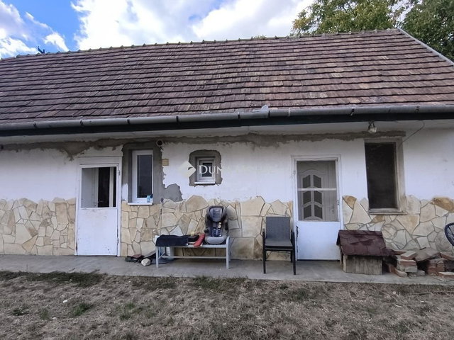 Eladó családi ház, Bicskén 32.5 M Ft, 2 szobás