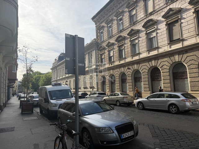 Eladó téglalakás, Budapesten, VII. kerületben 19.9 M Ft