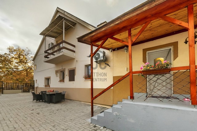 Eladó családi ház, Dunakeszin 149.9 M Ft, 8 szobás