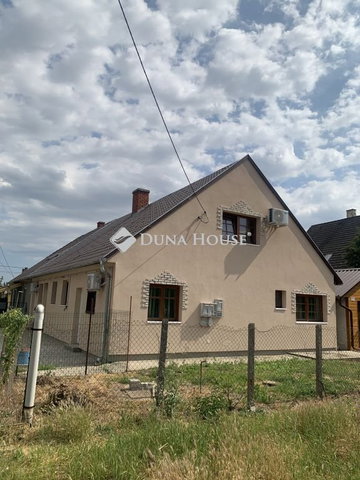 Eladó családi ház, Tolnán 84 M Ft, 8+1 szobás