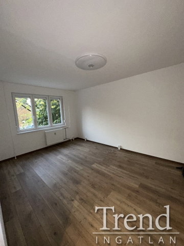 Eladó panellakás, Dunaújvárosban 38.6 M Ft, 2 szobás