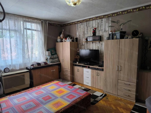 Eladó téglalakás, Szolnokon 28 M Ft, 2 szobás