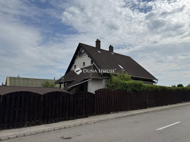Eladó családi ház, Balatonfüreden 165 M Ft, 4 szobás