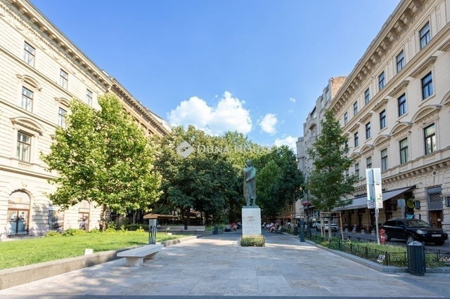 Eladó téglalakás, Budapesten, VI. kerületben 135 M Ft, 3 szobás
