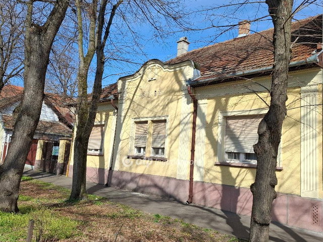 Eladó családi ház, Békéscsabán 89.9 M Ft, 4 szobás