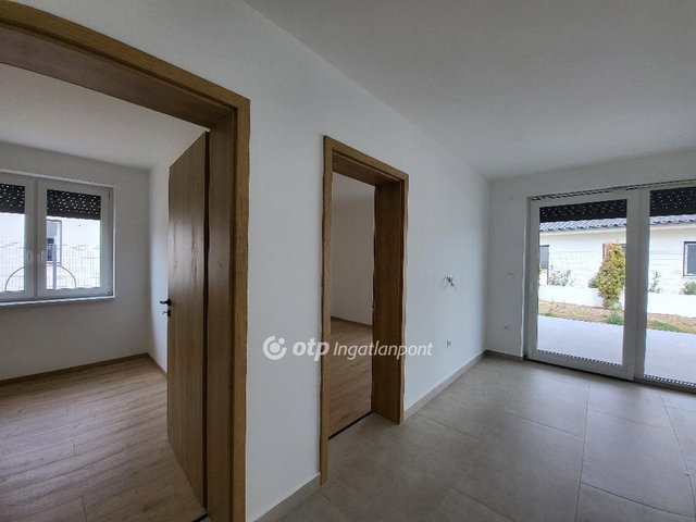 Eladó téglalakás, Siófokon 99.99 M Ft, 3 szobás