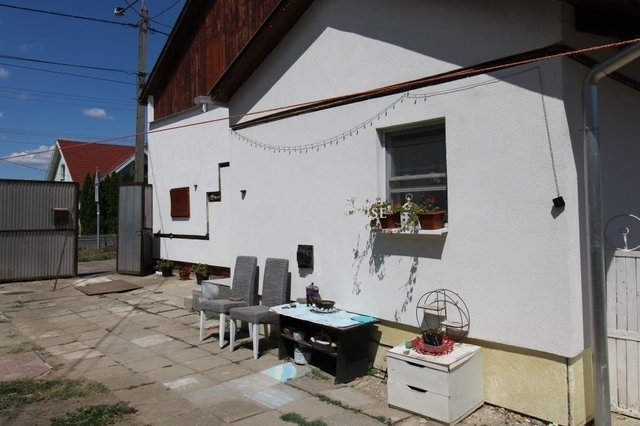 Eladó családi ház, Szegeden 46 M Ft, 2 szobás